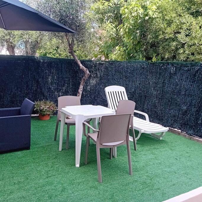 Studio Cosy Terrasse Front Mer Cagnes-sur-Mer Buitenkant foto